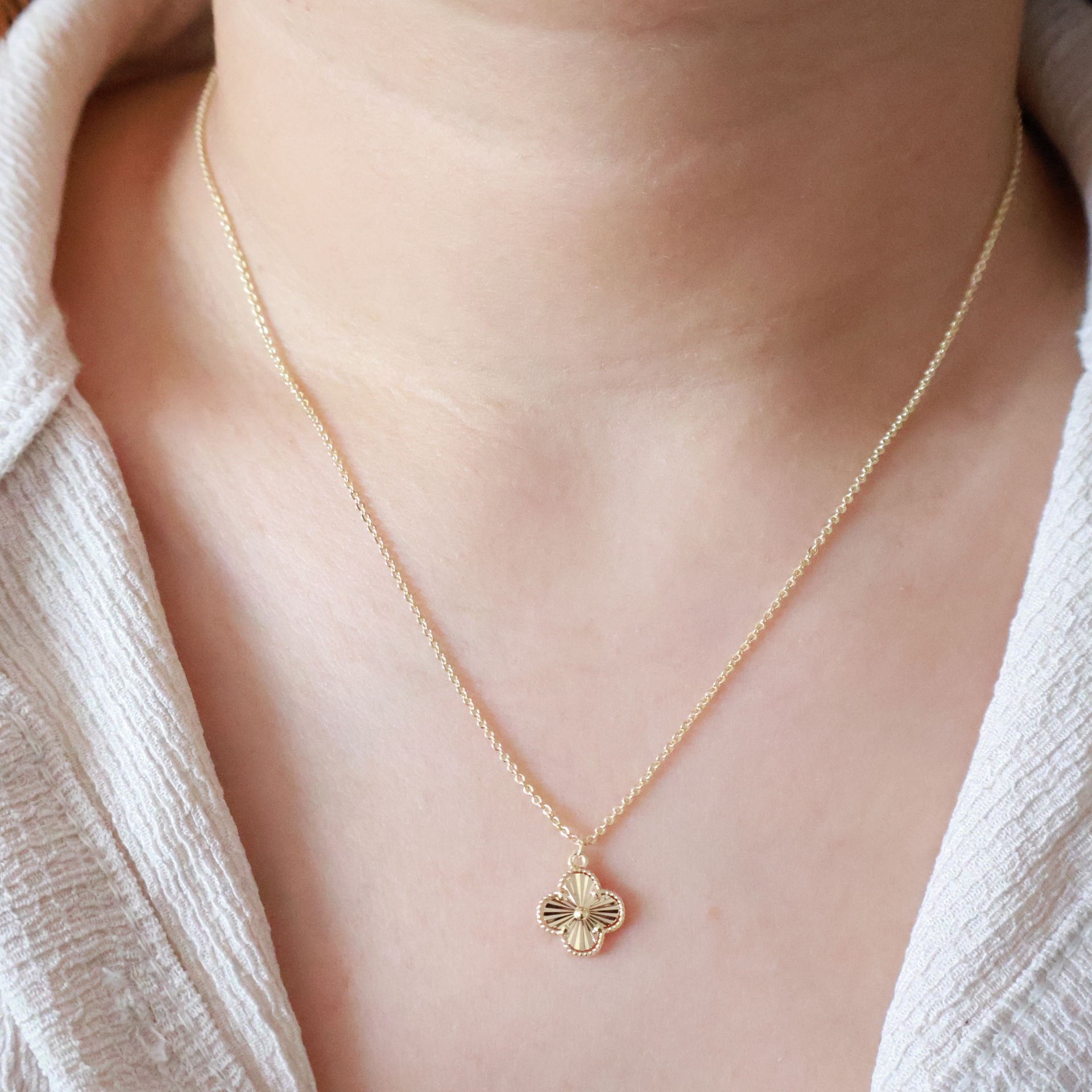 Van Cleef Yonca Kolye 18K Gold