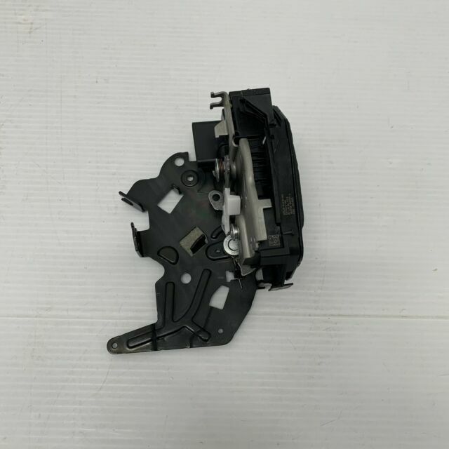 LR078753 - ARKA KAPI KİLİDİ SOL (3.0 V6 D) - Land Rover