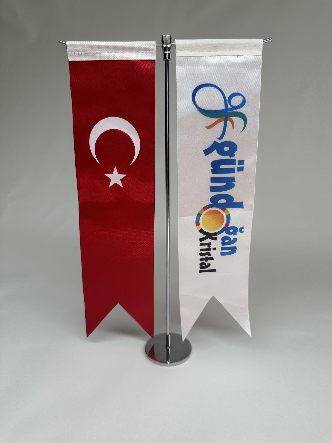 Türk ve Firmalar Özel Logolu Kırlangıç Saten Masa Bayrağı