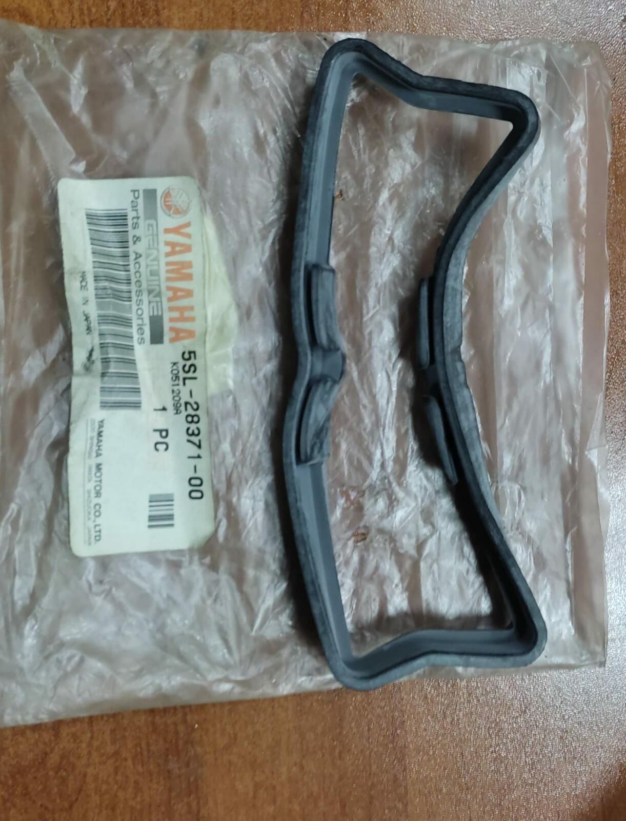 YAMAHA YZF R6/R6 S ORİJİNAL KAPORTA DAMPERİ 5SL-28371-00