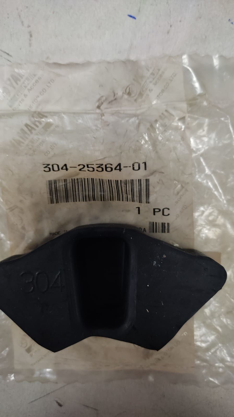 YAMAHA TTR110/RT100/PW80cc ORİJİNAL ARKA TEKER KAPLİN TAKOZU 304-25364-01