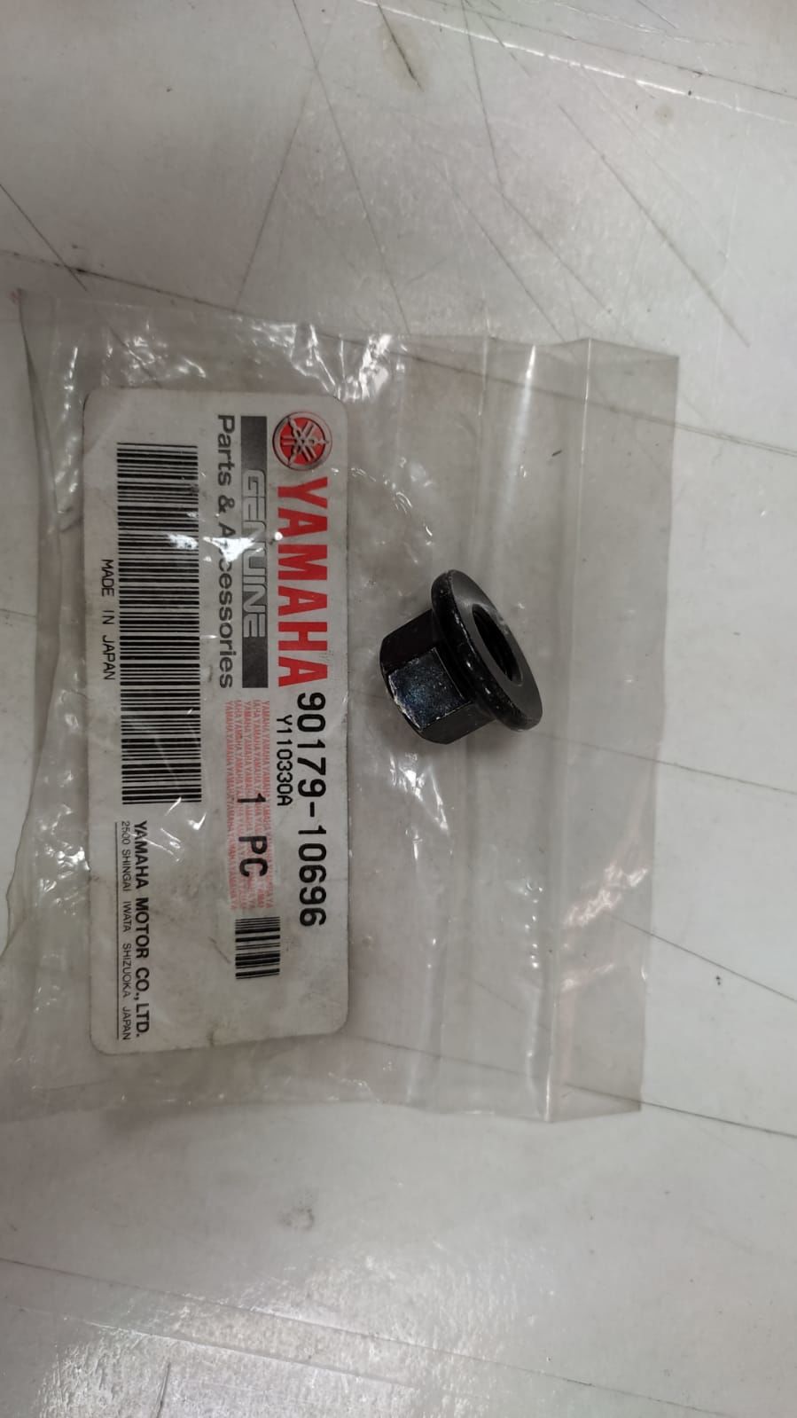 YAMAHA R1/R6 ORİJİNAL SOMUN (ÇERÇEVE) 90179-10696