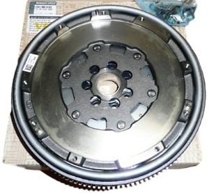 DEBRİYAJ VOLANI CLIO III 05 LAGUNA III 07 15 MEGANE II-III-IV FLUENCE 09 QASHQAI J11 13 18 JUKE 10 KANGOO 08 DUSTER 10 CITAN 13 1.5 DCİ OYNAR BAŞLIKLI-MY 123003948R-123003948R-7701479061-123006354R