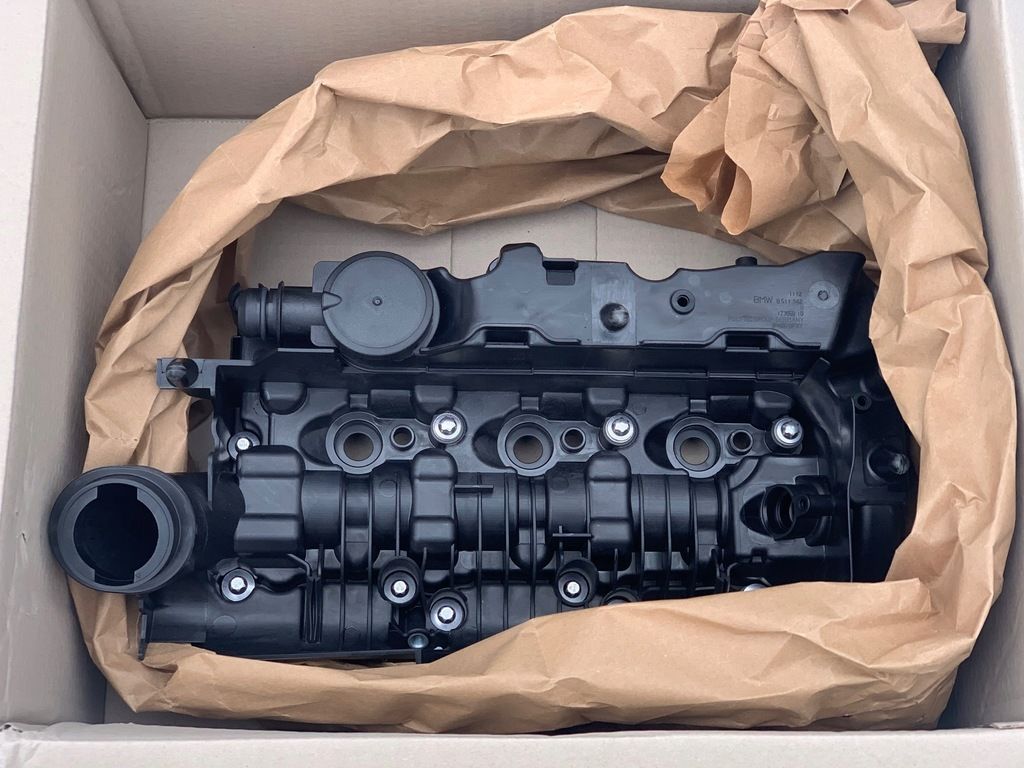 Bmw 1 Seri F20 LCI Kasa Külbütör Kapağı Bmw Orijinal Marka 11128511342