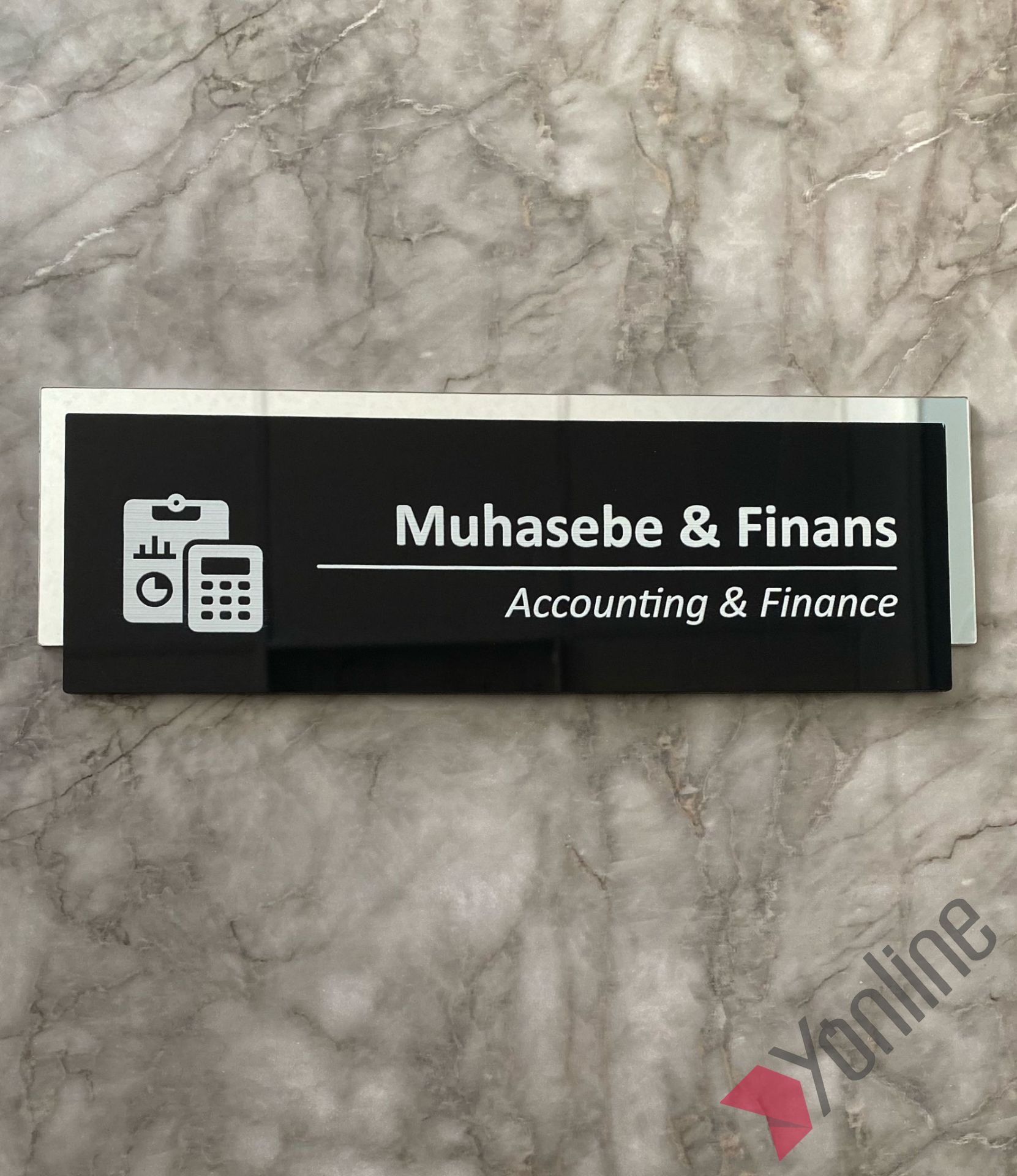 Gümüş Aynalı Siyah Muhasebe & Finans Kapı İsimliği