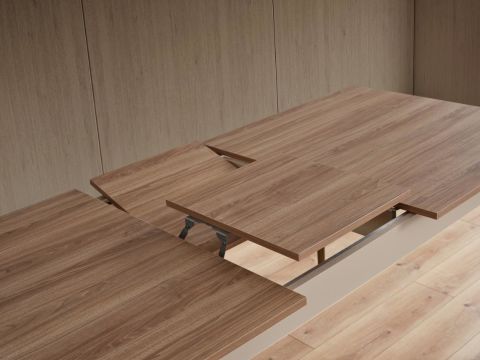 Bien Dining Table