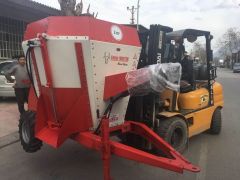 FutterMeister 2 m3 Traktor Tahrik Çekili Tip Kepçeli Yem Karma Makinası