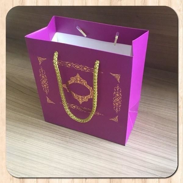 15.5x17x8 Ölçülü Mor Üzerine Gold Saray Desenli Karton Çanta