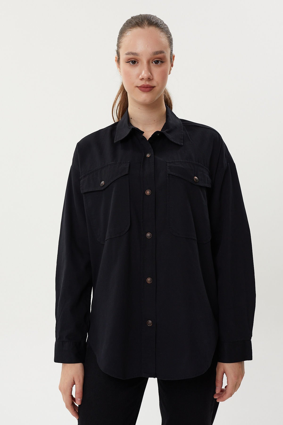 BG 824 Çift Cepli Çıtçıtlı İnce Fitilli Oversize Kadın Kadife Gömlek Siyah