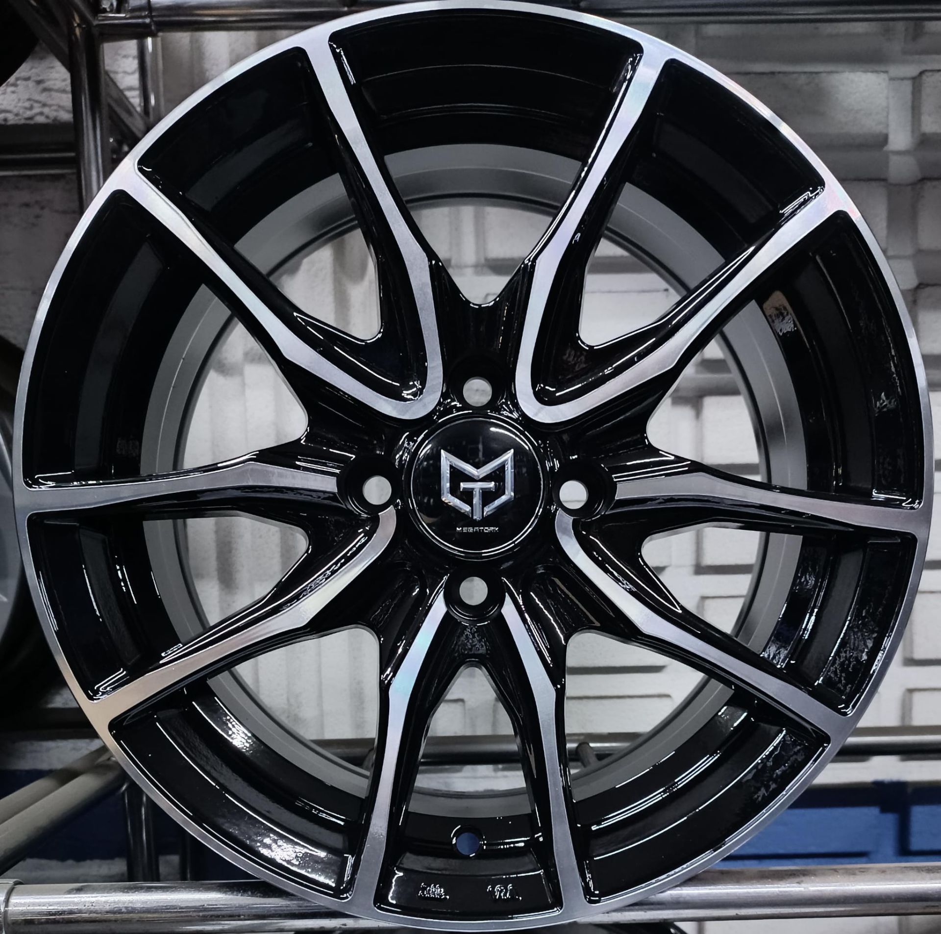 Tiryakiler 15J 4X100 6.5X15 ET35 73.1 BLA MC.TORK-3741 JANT