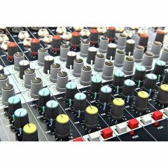 Soundcraft EPM8 8 mono 2 Stereo Girişli Deck Mikser