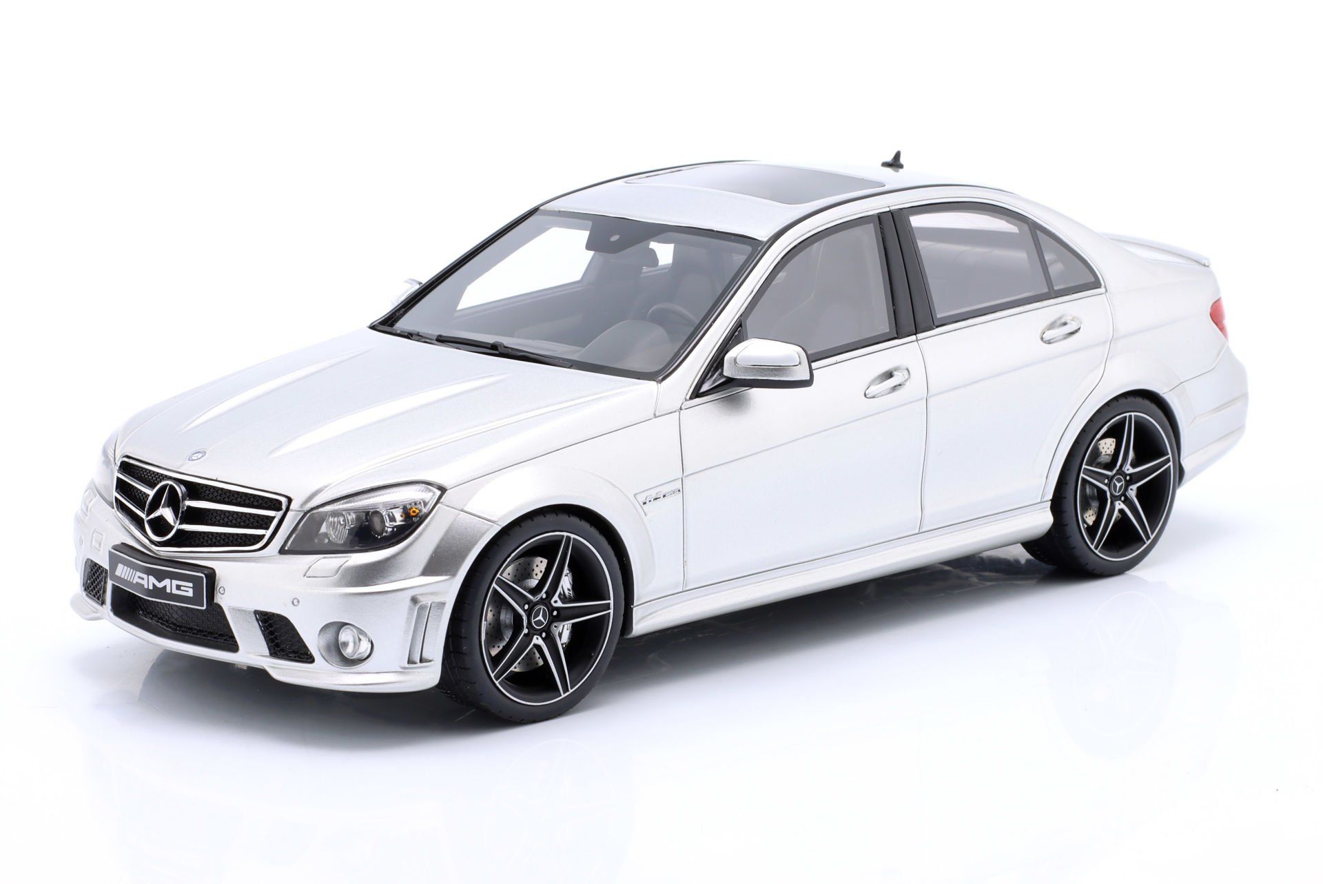 GT-SPIRIT - MERCEDES BENZ - C-CLASS C63 AMG 2008