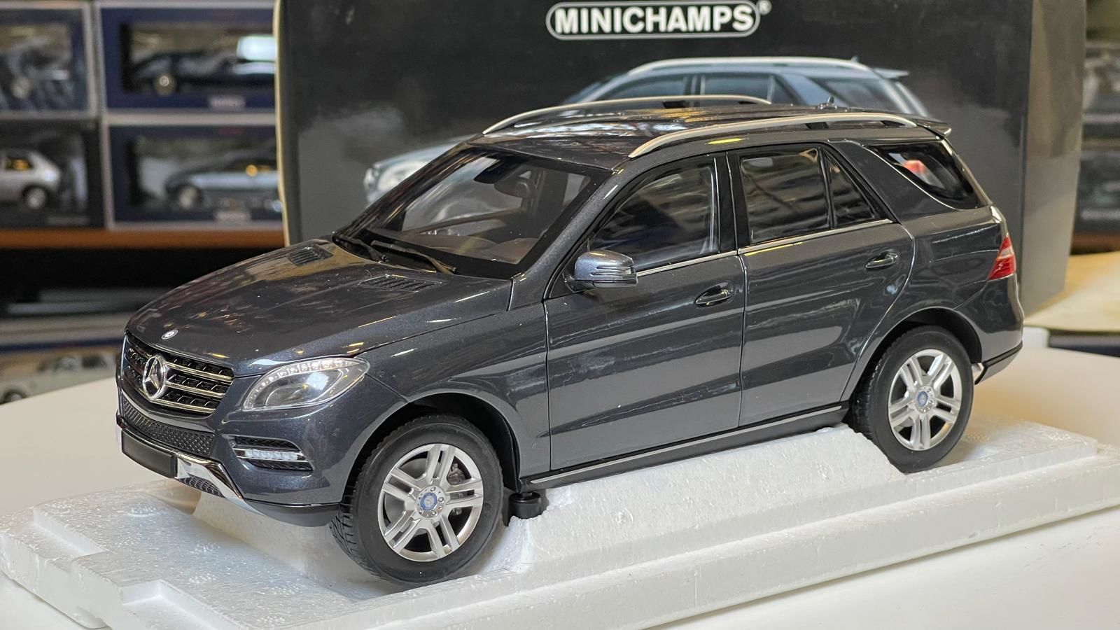 MINICHAMPS - MERCEDES BENZ - M-CLASS ML 2011