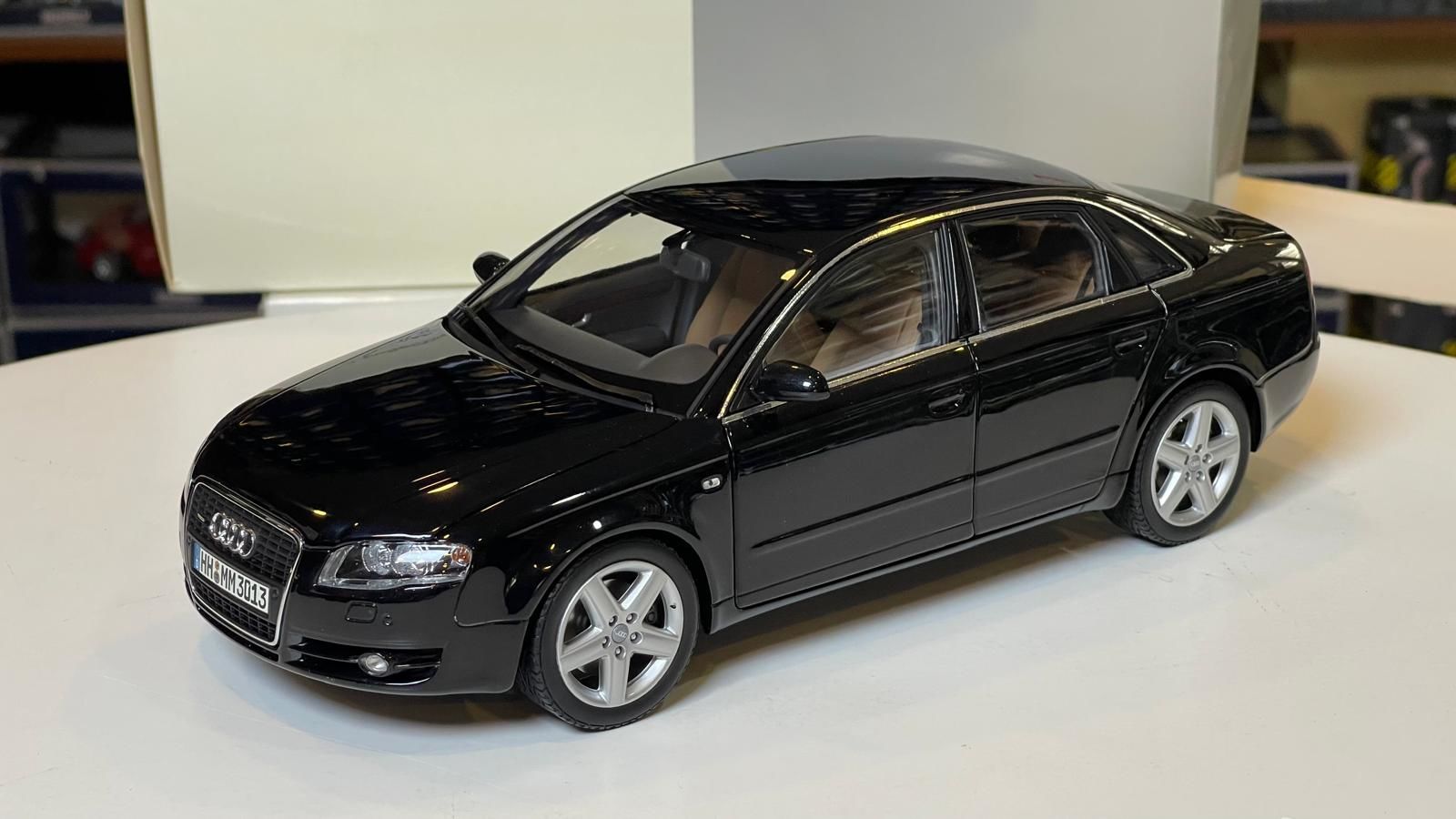 MINICHAMPS - AUDI - A4 3.2 QUATTRO 2005