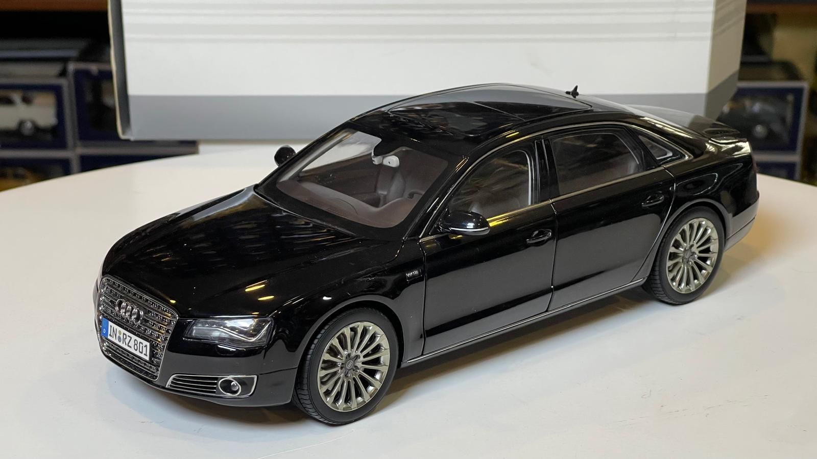 KYOSHO - AUDI - A8 L W12 2010