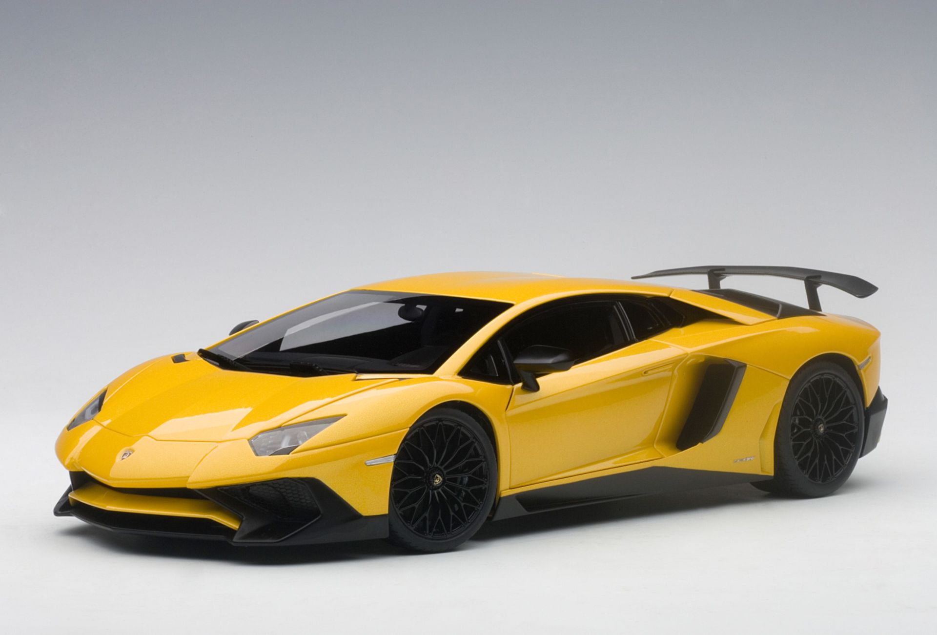 AUTOART - LAMBORGHINI - AVENTADOR LP750-4SV SUPERVELOCE 2015