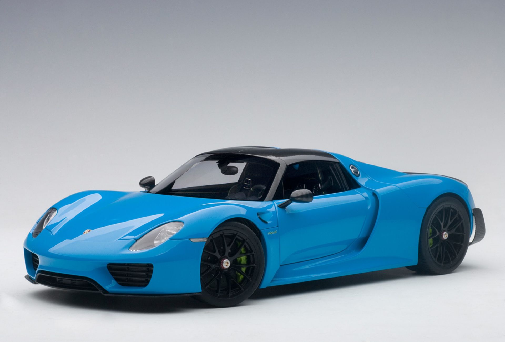 AUTOART - PORSCHE - 918 SPIDER CLOSED ROOF 2013