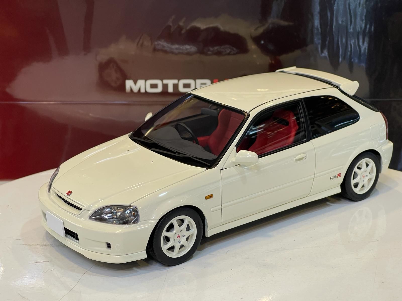 MOTORHELIX - HONDA - CIVIC EK9 TYPE R WITH ENGINE AND ACCESSORIES 1999