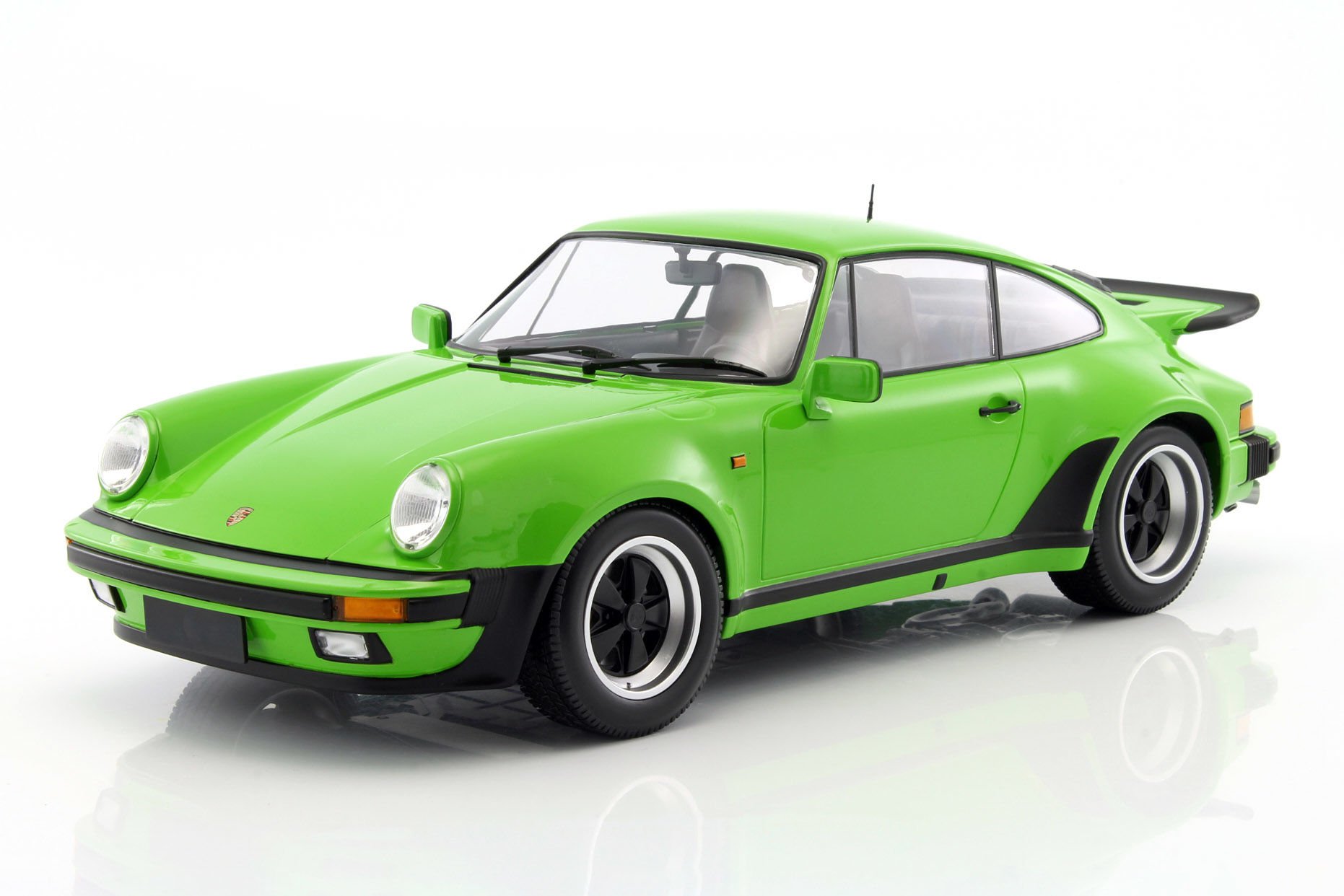 Porsche 911 (930) Turbo year 1977 light green 1:12 Minichamps