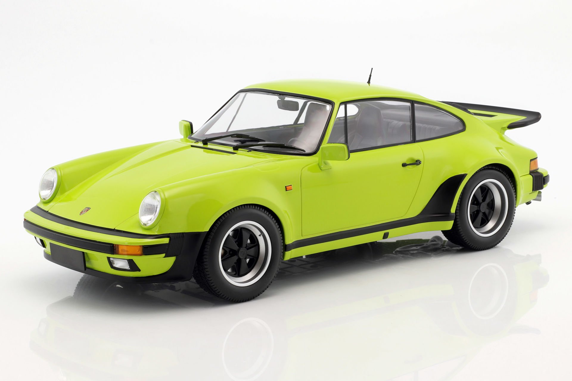 Porsche 911 (930) Turbo year 1977 GREEN 1:12 Minichamps