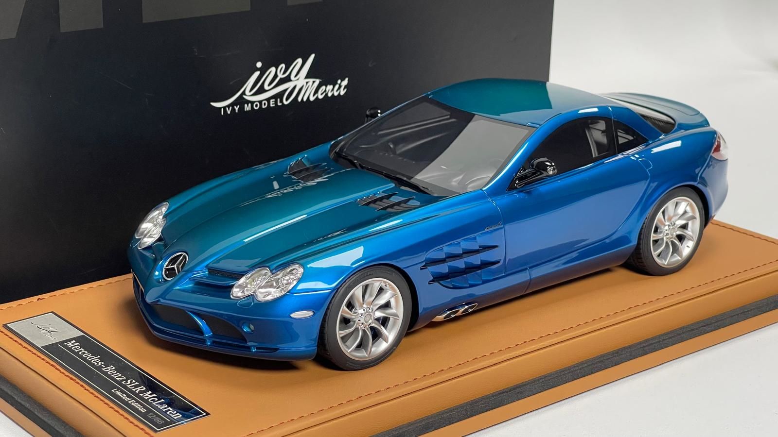 IVY MODEL - MERCEDES-BENZ SLR McLaren