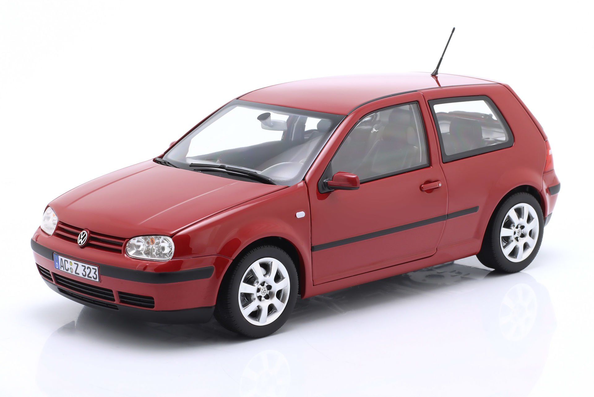 NOREV - VOLKSWAGEN - GOLF IV 2002