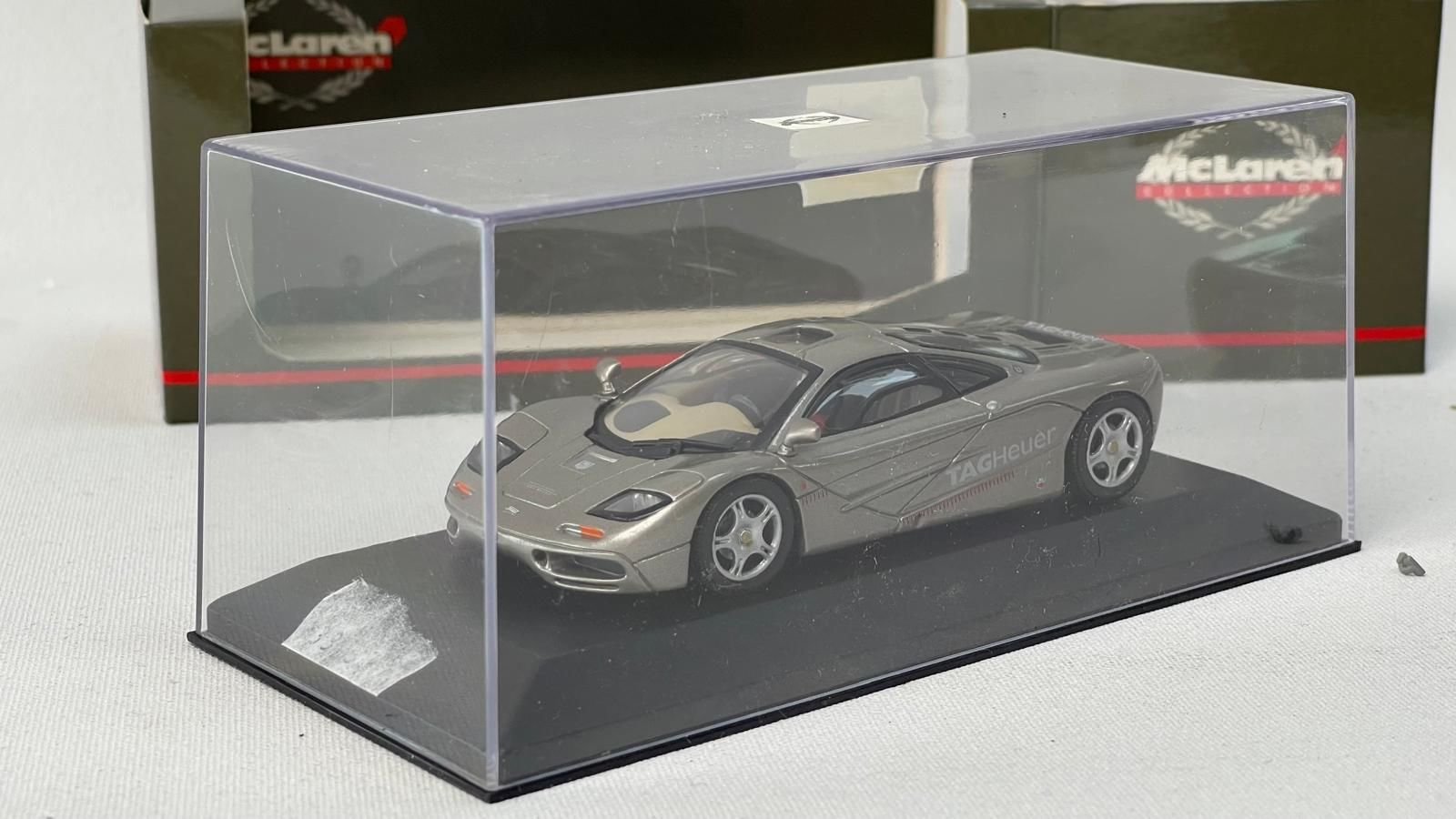 MINICHAMPS - McLAREN - F 1 GTR SHORT TAIL 1994 - TAG HEUER (0-100Km/h 3.2sec - 0-200Km/h 6.7sec - 0-300Km/h 30sec - MAX SPEED 391Km/h)