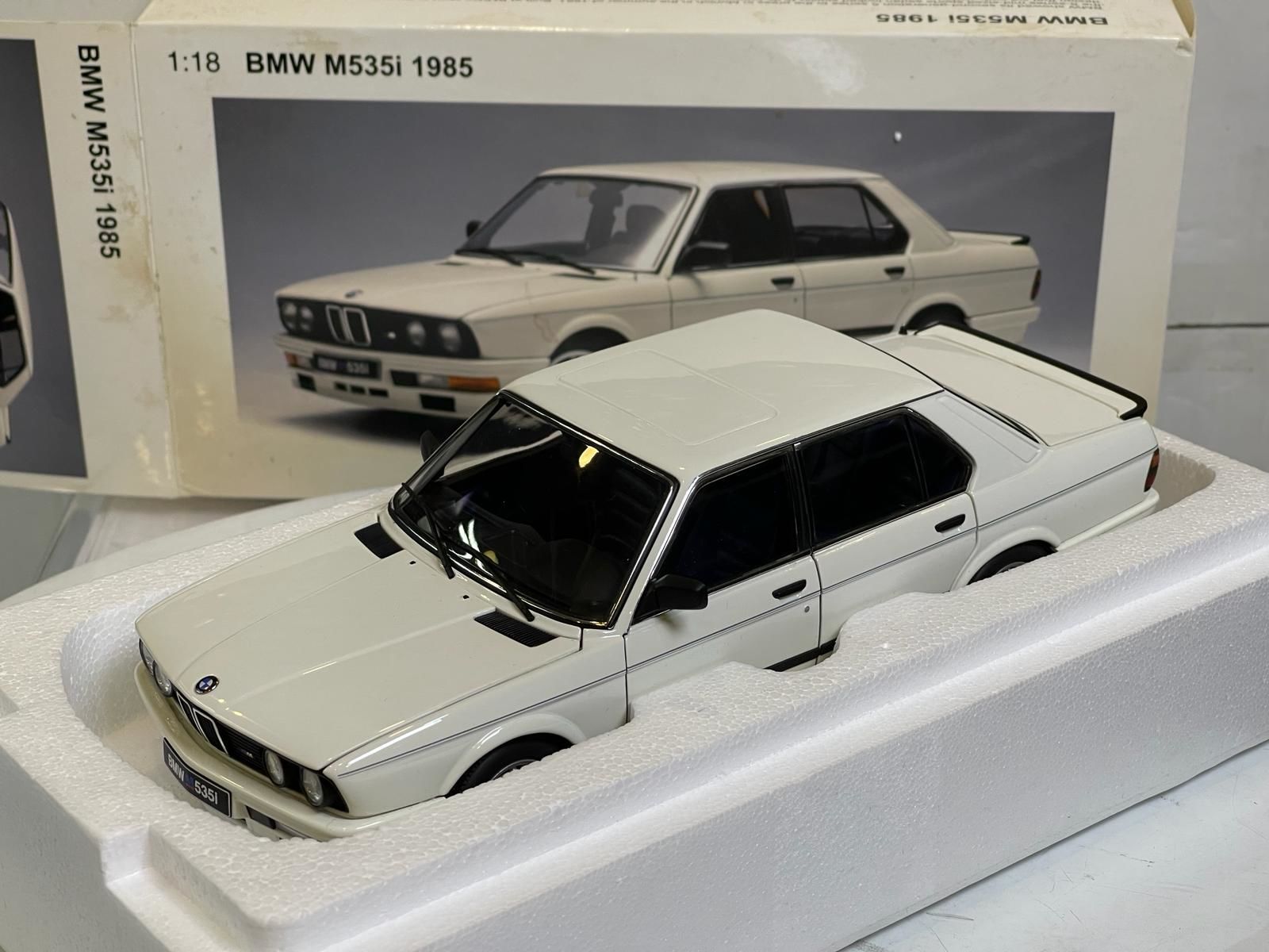 AUTOART - BMW - 5-SERIES M535i 1985