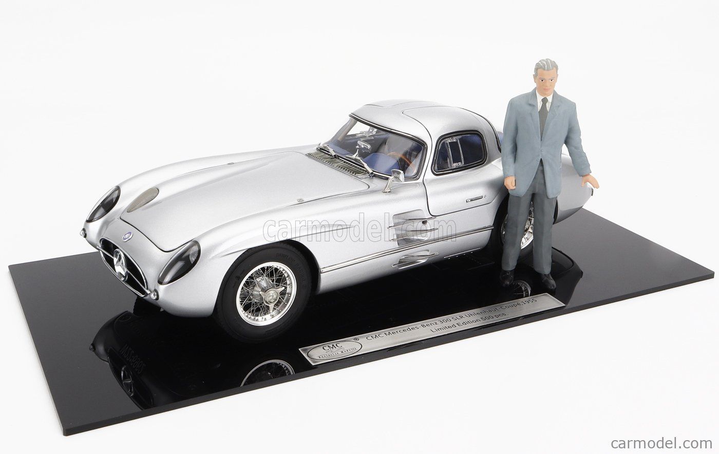CMC - MERCEDES BENZ - 300 SLR UHLENHAUT COUPE 1955 WITH FIGURE - BLUE INTERIOR