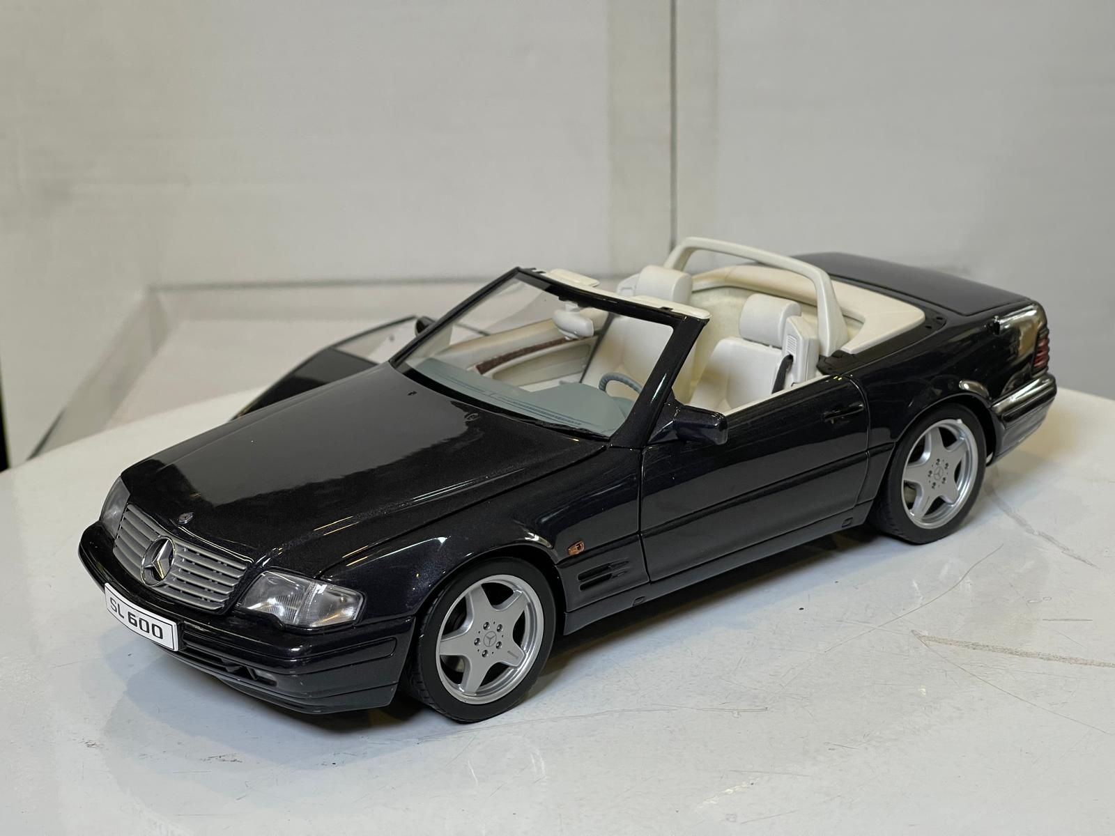 AUTOART - MERCEDES BENZ - SL 600 1997 (KUTUSUZ)