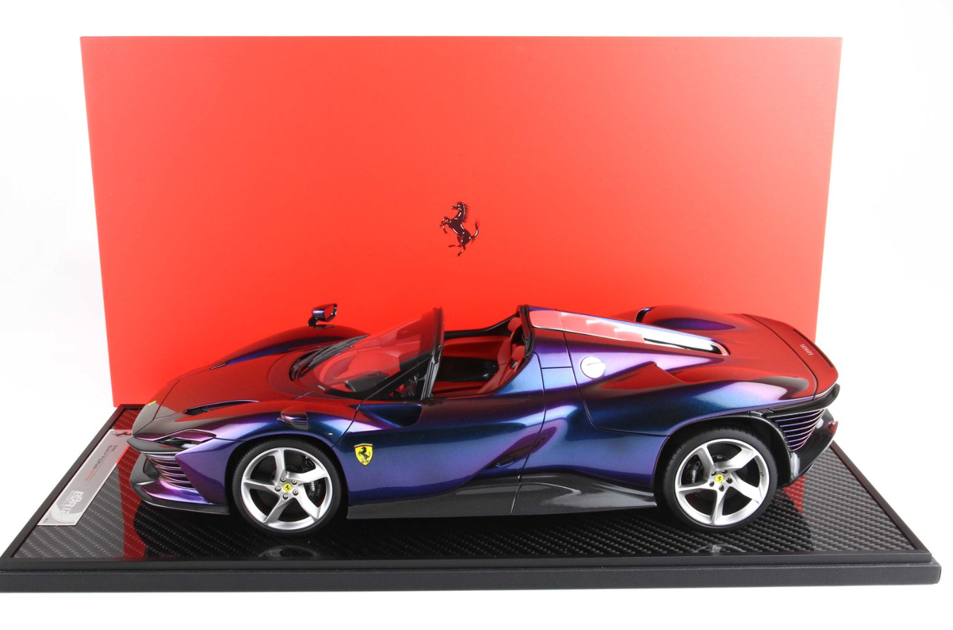 BBR - Ferrari Daytona SP3 Serie Icona SCALE 1/12 Chamaleon purple - Open roof