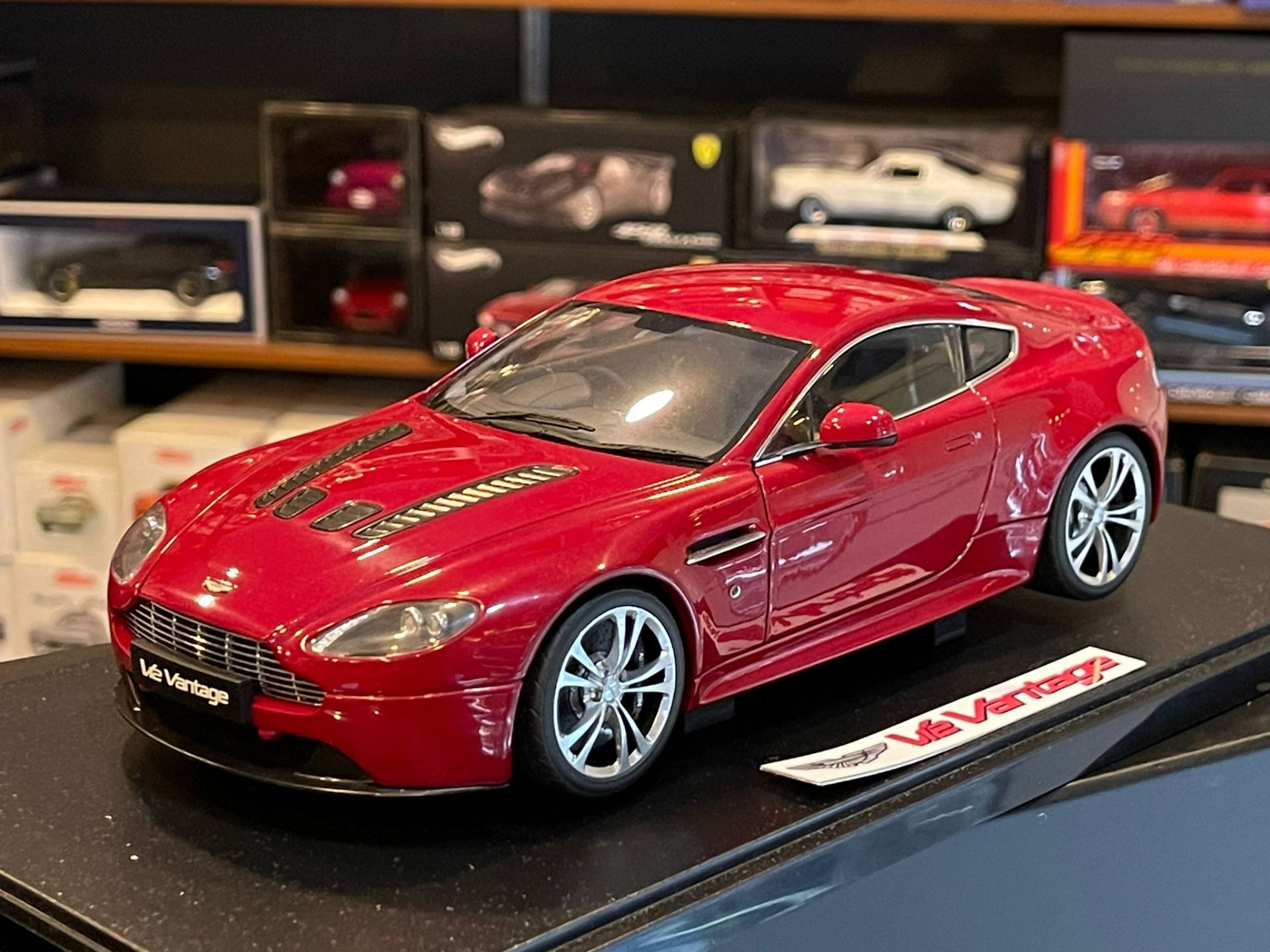 AUTOART - ASTON MARTIN - VANTAGE V12 2010