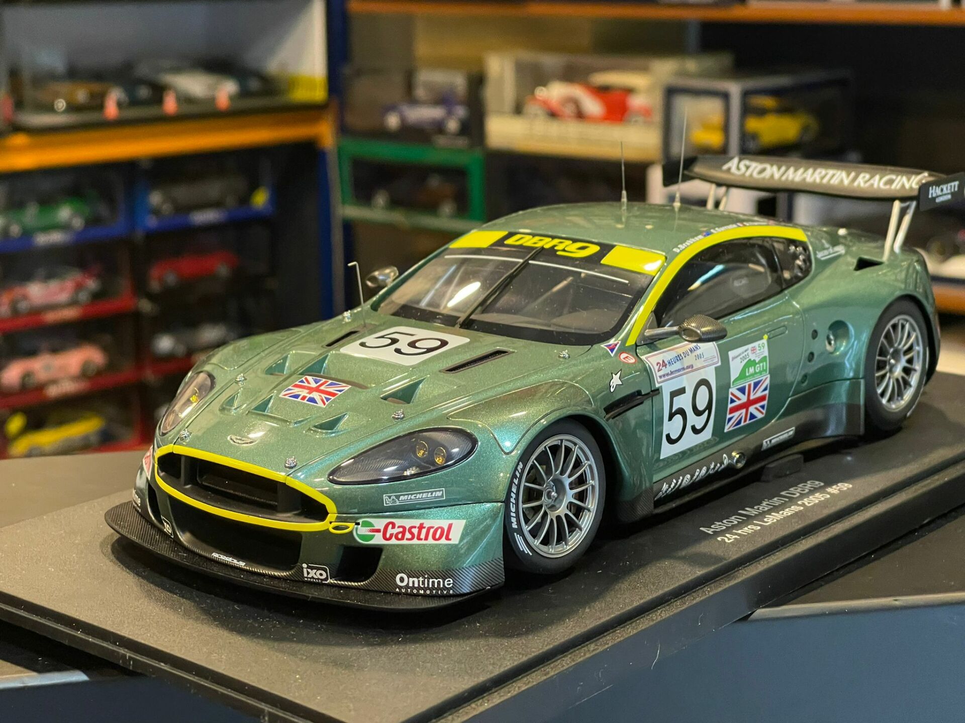 AUTOART - ASTON MARTIN - DBR9 6.0L V12 TEAM ASTON MARTIN RACING N 59 24h LE MANS 2005 D.BRABHAM - S.SARRAZIN - D.TURNER