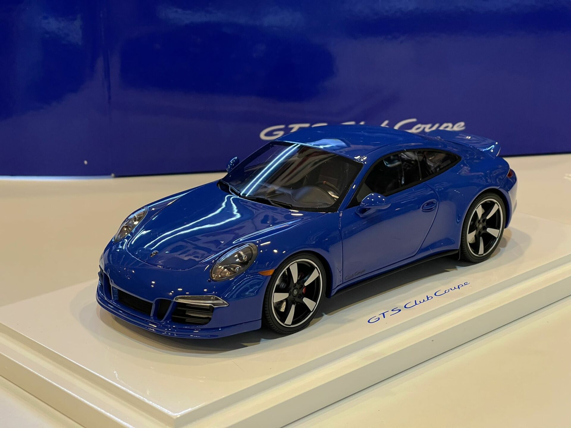GT-SPIRIT - PORSCHE - 911 991 CARRERA GTS CLUB COUPE 2015 - 60th YEARS CLUB OF AMERICA - CON VETRINA - WITH SHOWCASE