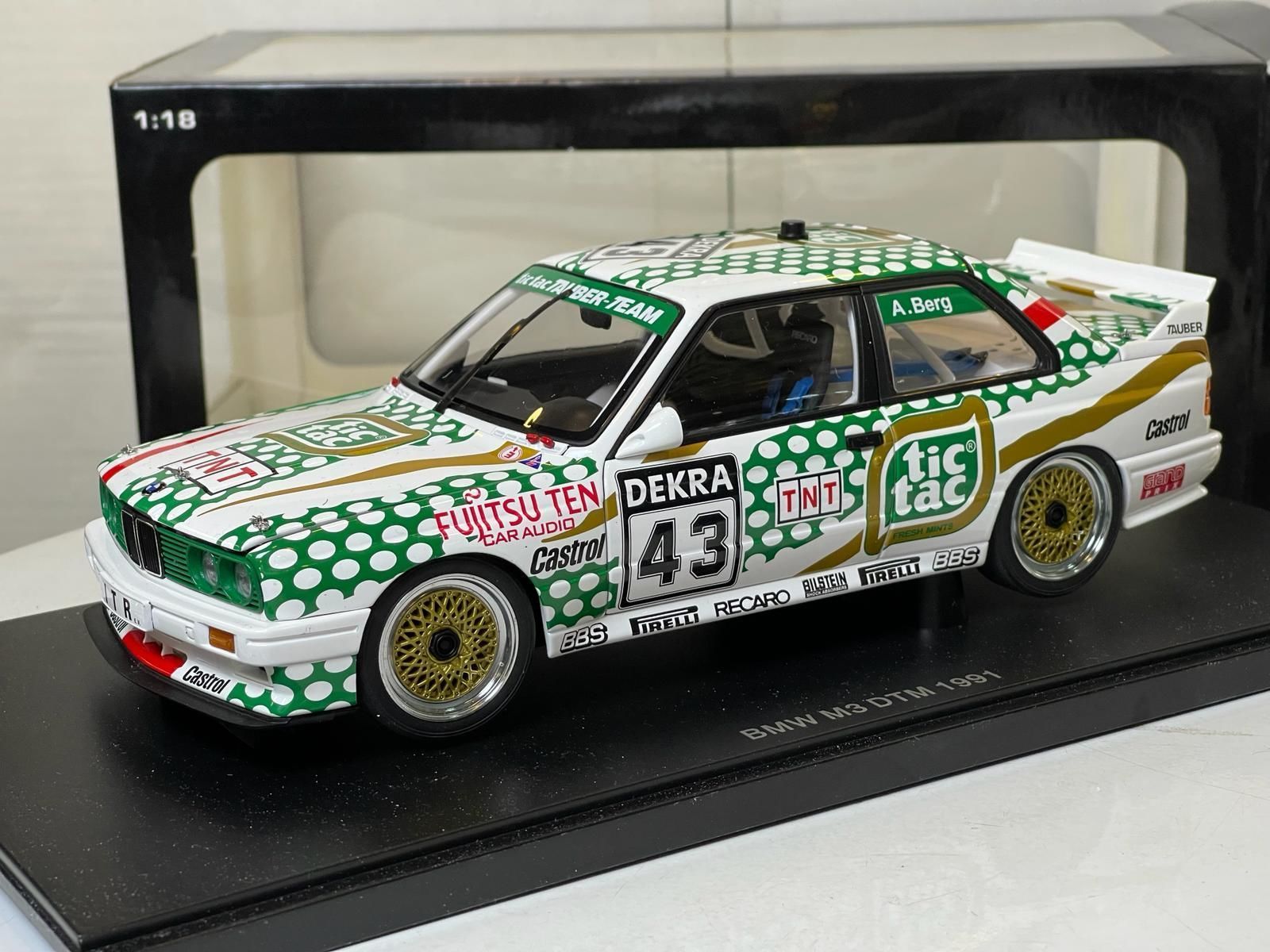 AUTOART - BMW - 3-SERIES M3 E30 TIC-TAC N 43 DTM 1991 BERG