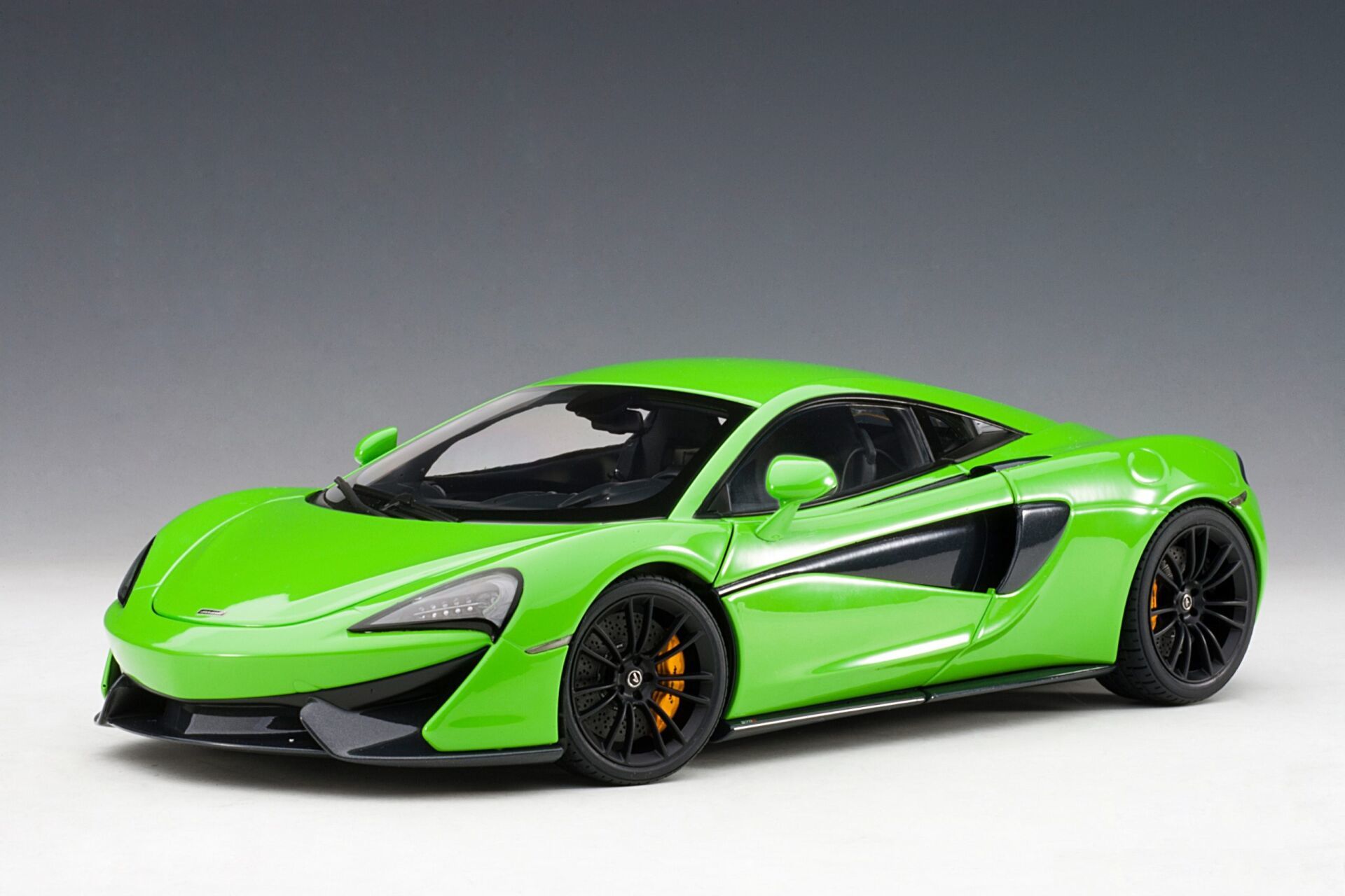 AUTOART - McLAREN - 570S 2015
