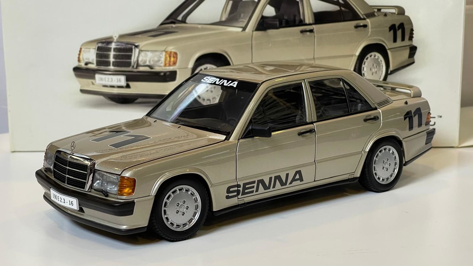 AUTOART - MERCEDES BENZ - 190E 2.3 16V (W201) N 11 WINNER NURBURGING RACE OF CHAMPION 1984 AYRTON SENNA