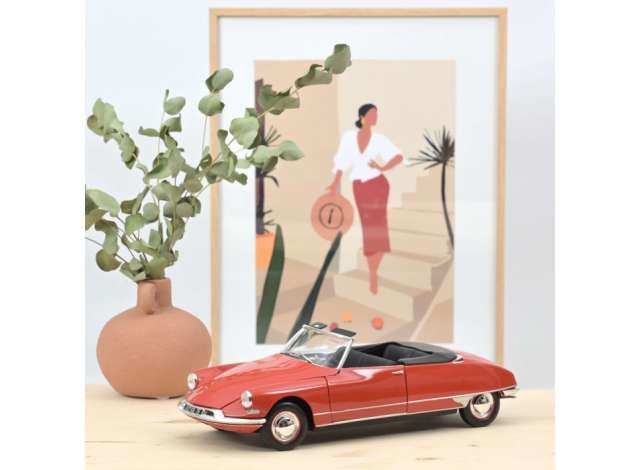 1/18 1961 Citroën DS 19 Cabriolet, red corail