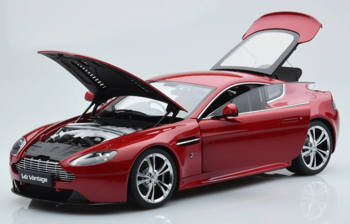 AUTOART - ASTON MARTIN - VANTAGE V12 2010