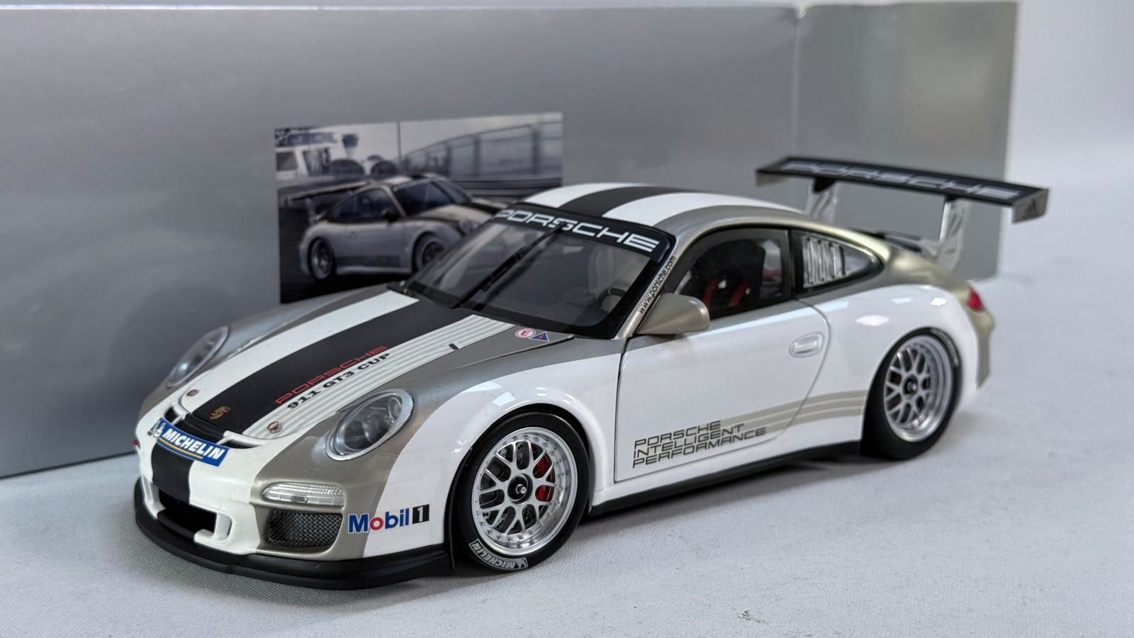 MINICHAMPS - PORSCHE - 911 997-2 GT3 CUP N 00 PORSCHE INTELLIGENT PERFORMANCE 2011