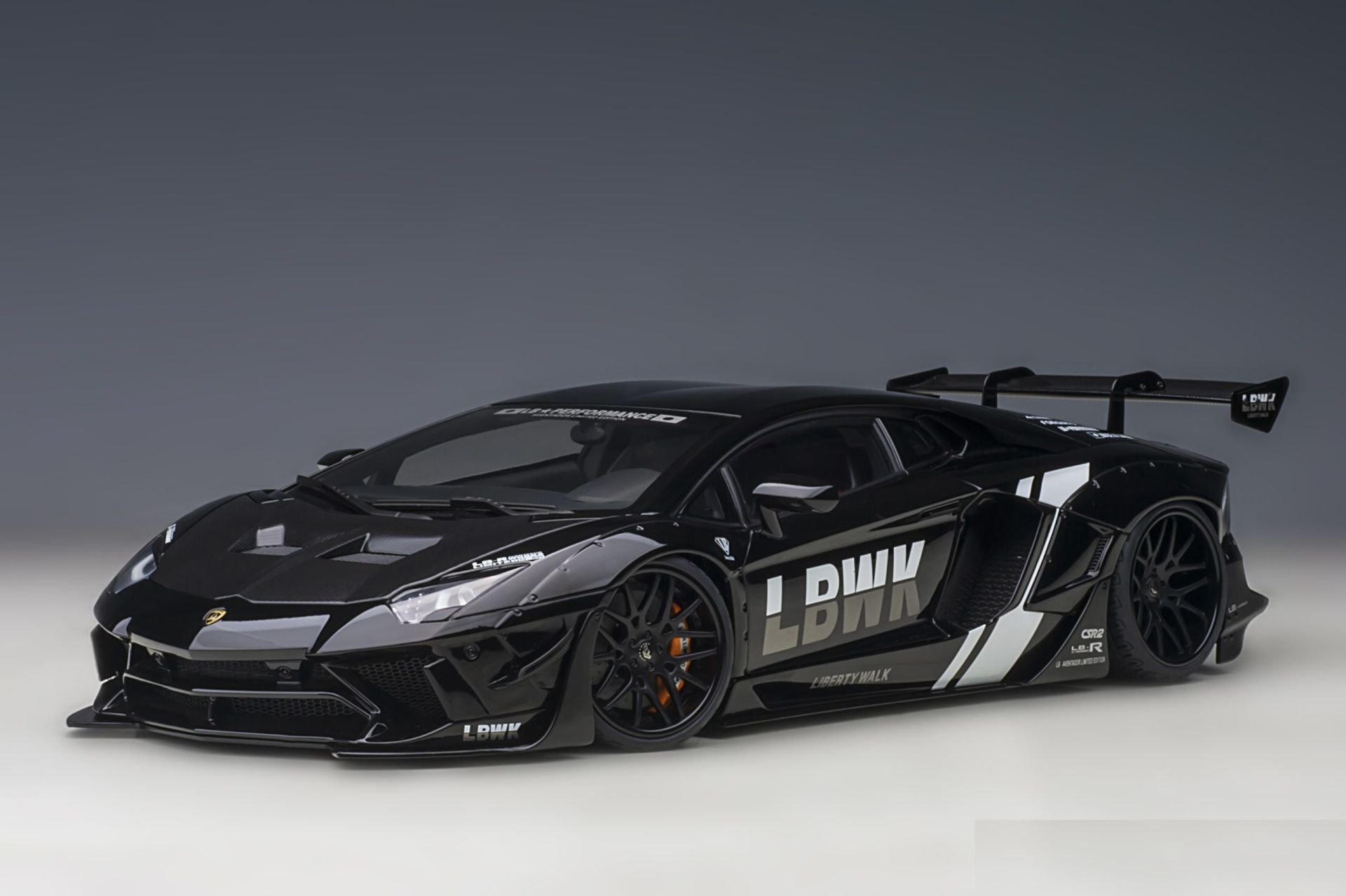 AUTOART LAMBORGHINI AVENTADOR LB WALK 2017