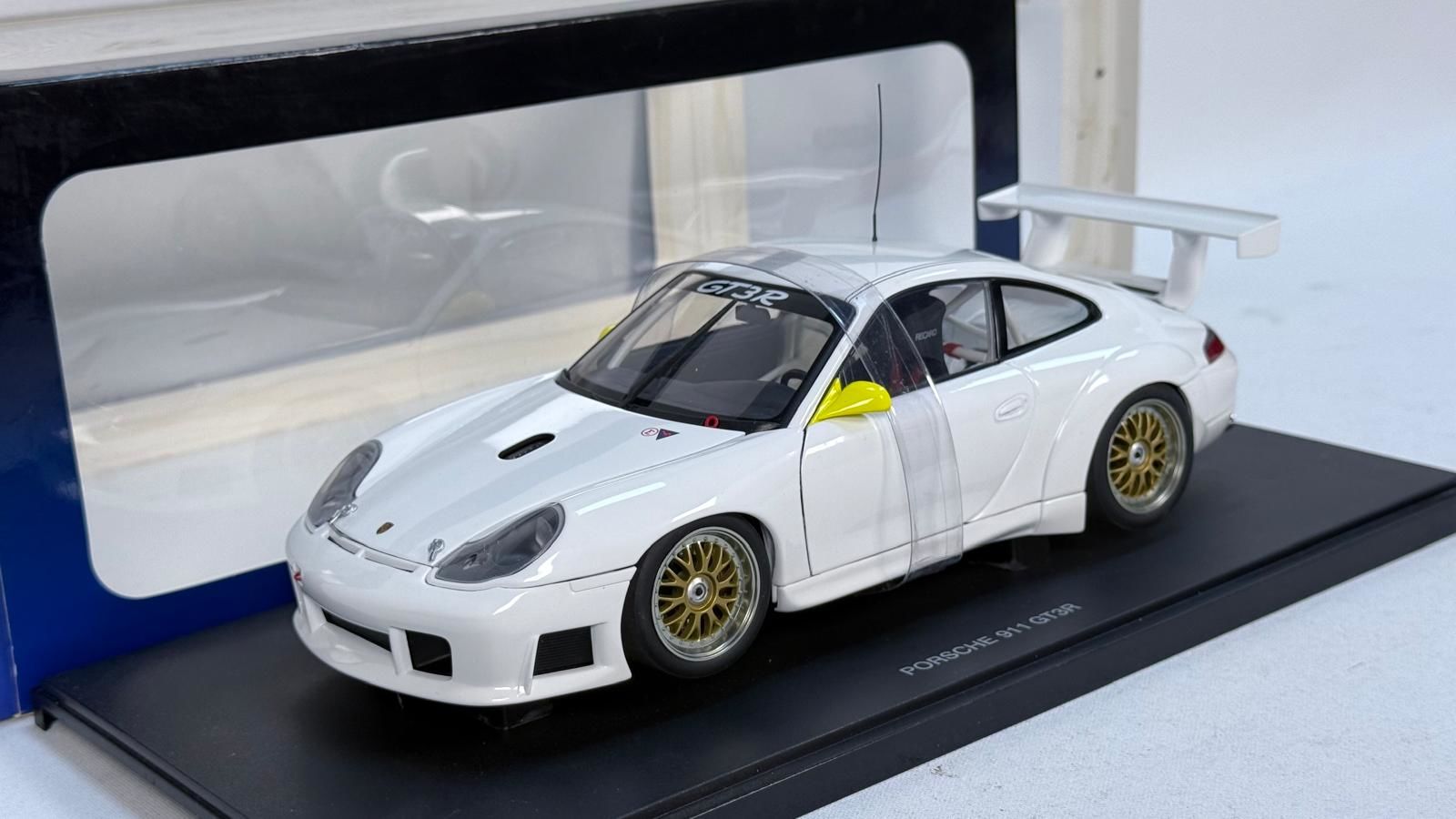 AUTOART - PORSCHE - 911 GT3R UPGRADED VERSION