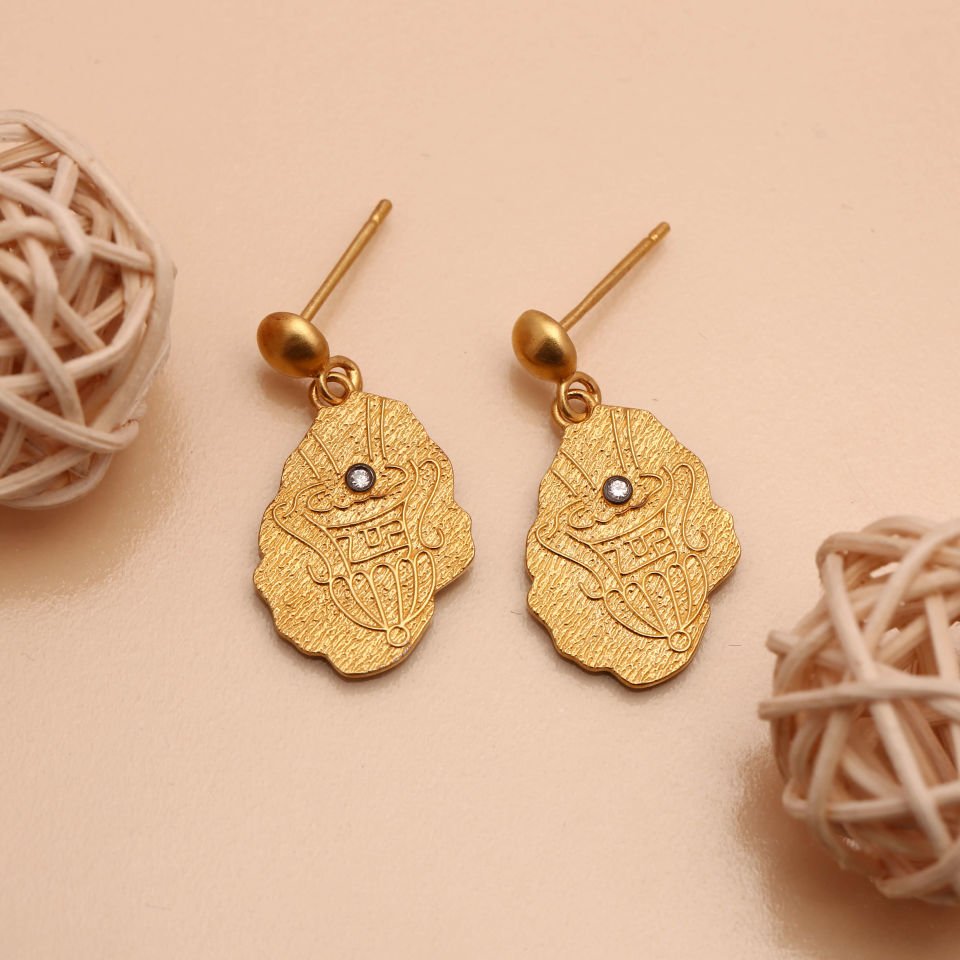 Cube Vase Motif Earrings