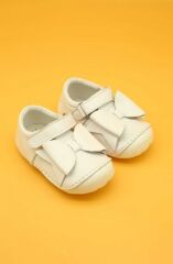 Hakiki Deri Kurdeleli İlk Adım Kız Bebek Ayakkabısı Beyaz