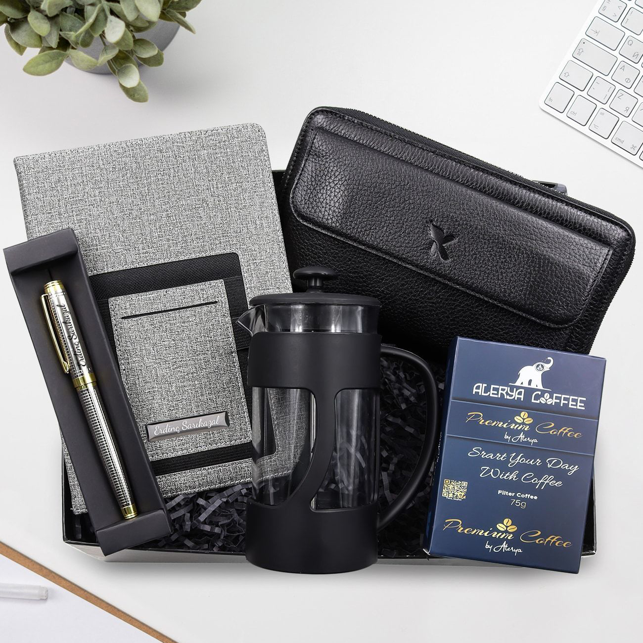 Kişiye Özel Telefon Cepli Defter & Gold Detaylı Gümüş Renk Premium Roller Kalem & Hakiki Deri Siyah Unisex Portföy Cüzdan & Alerya Premium Filtre Kahve & Siyah French Press Premium Hediye Seti