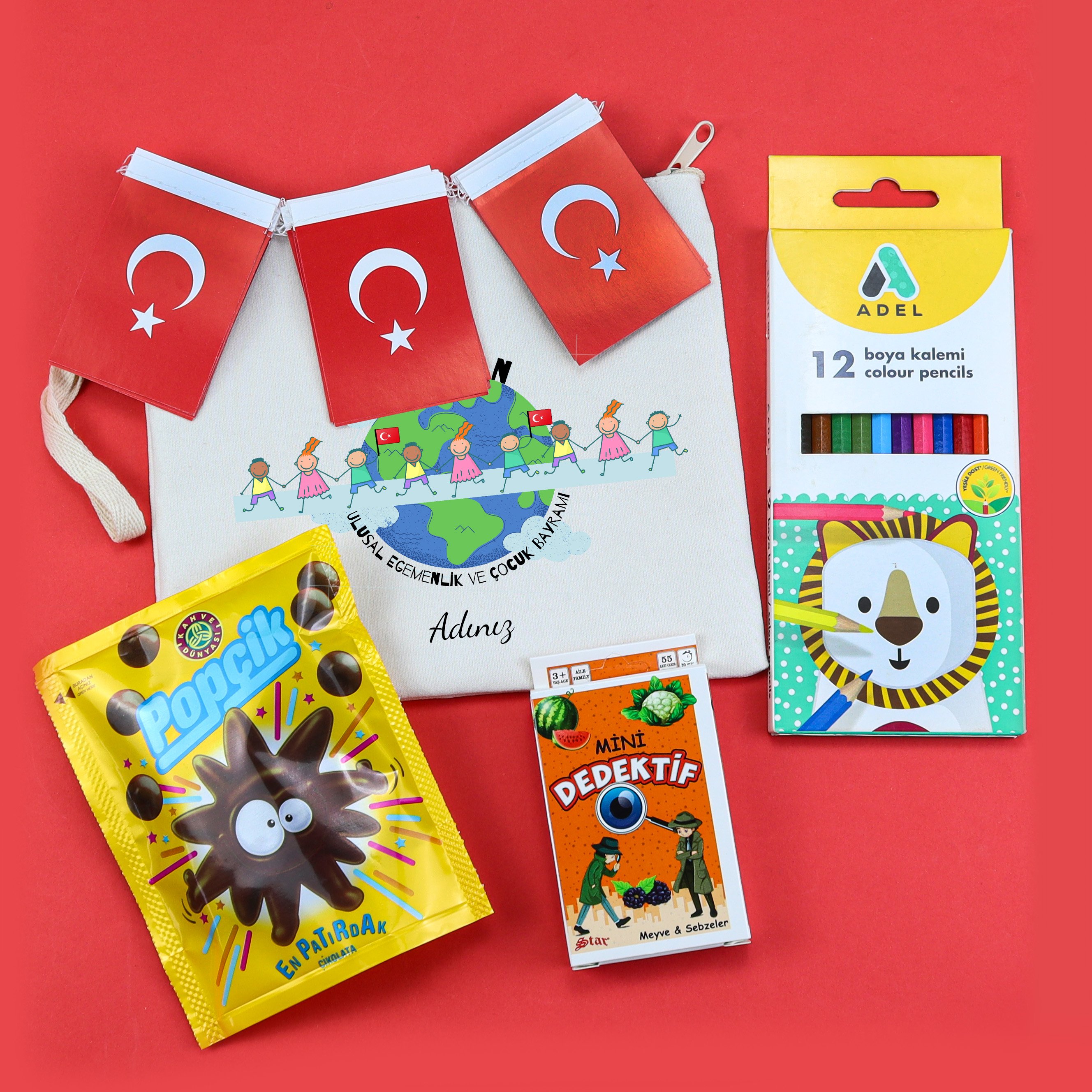Kişiye Özel 23 Nisan Tasarımlı Bez El Çantası & Adel 12'li Boya Kalemi & Mini Dedektif Kart Oyunu & Popçik Çikolata & Asma Türk Bayrağı Hediye Seti