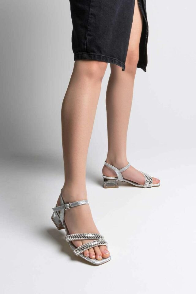 Kadın Topuklu Sandalet TR125Y09B