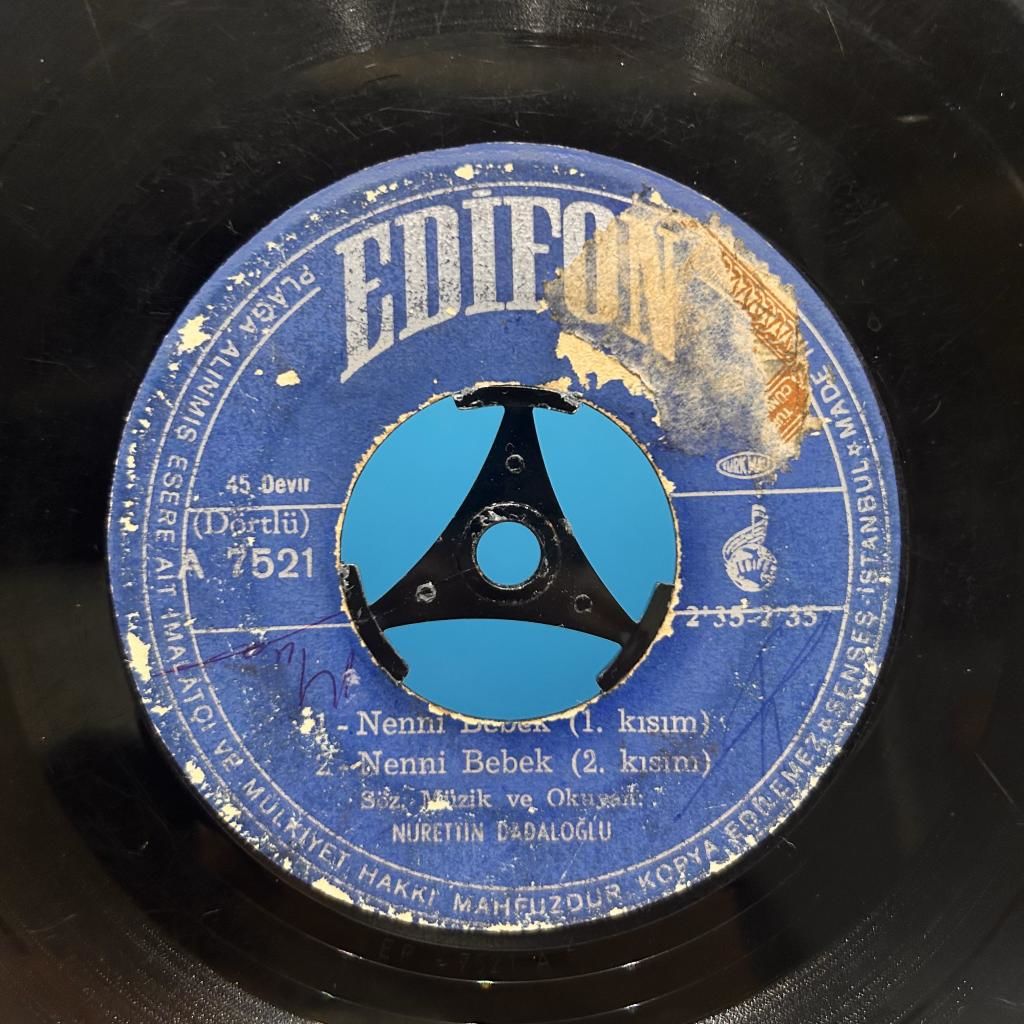 NURETTİN DADALOĞLU - NENNİ BEBEK 1. VE 2. KISIM / 1- Oku Güzelim 2- Ne Feryat Edersin 1968 BASKI 45LİK