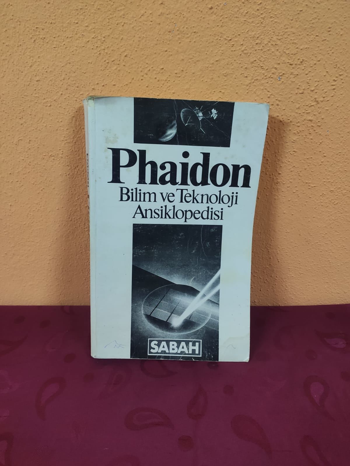 Phaidon Encyclopedia of Science and Technology
