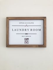 Banyo Laundry Self Service Temalı Posterli Ahşap Çerçeve